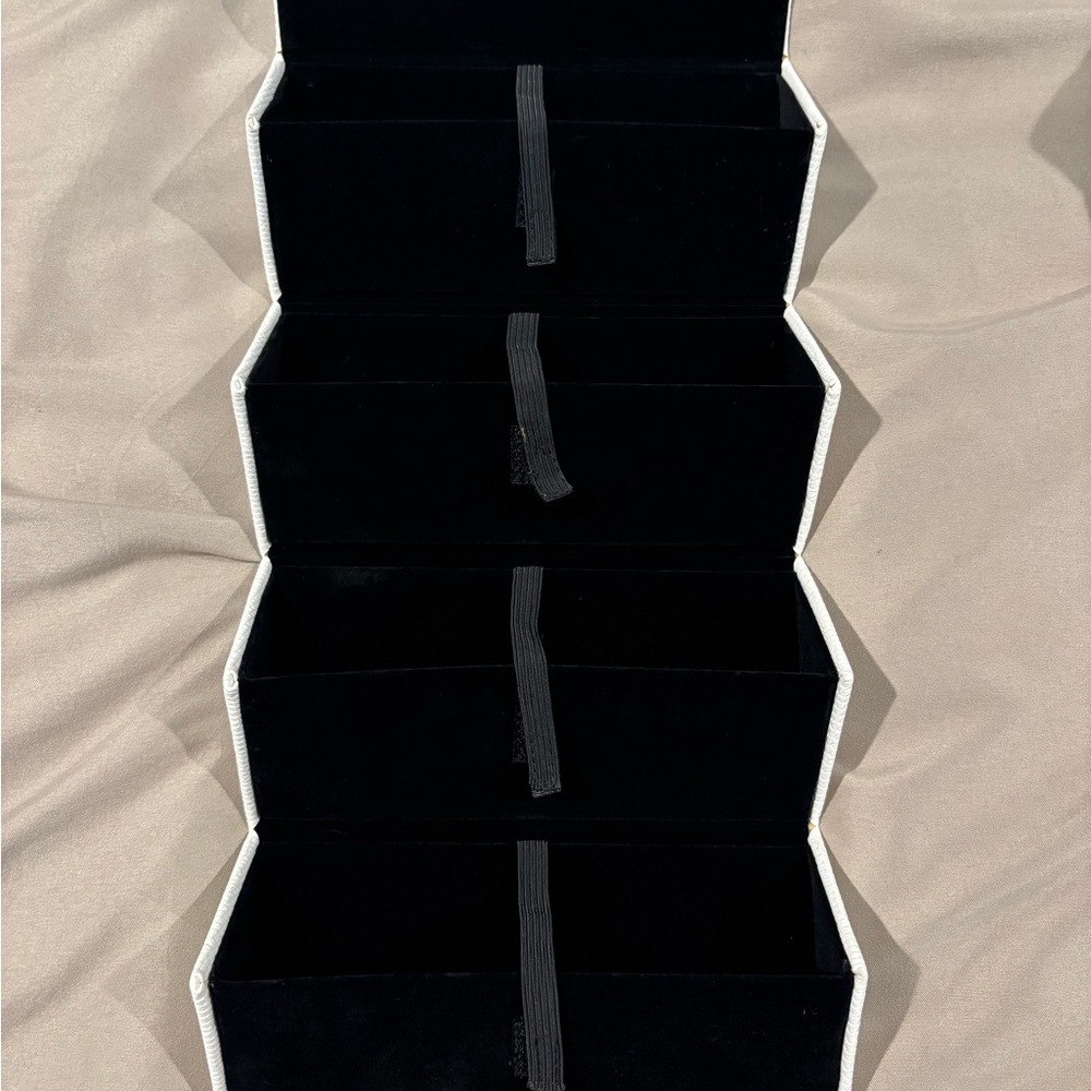 Quay Australia White Clutch Bag - Picture 3 of 3